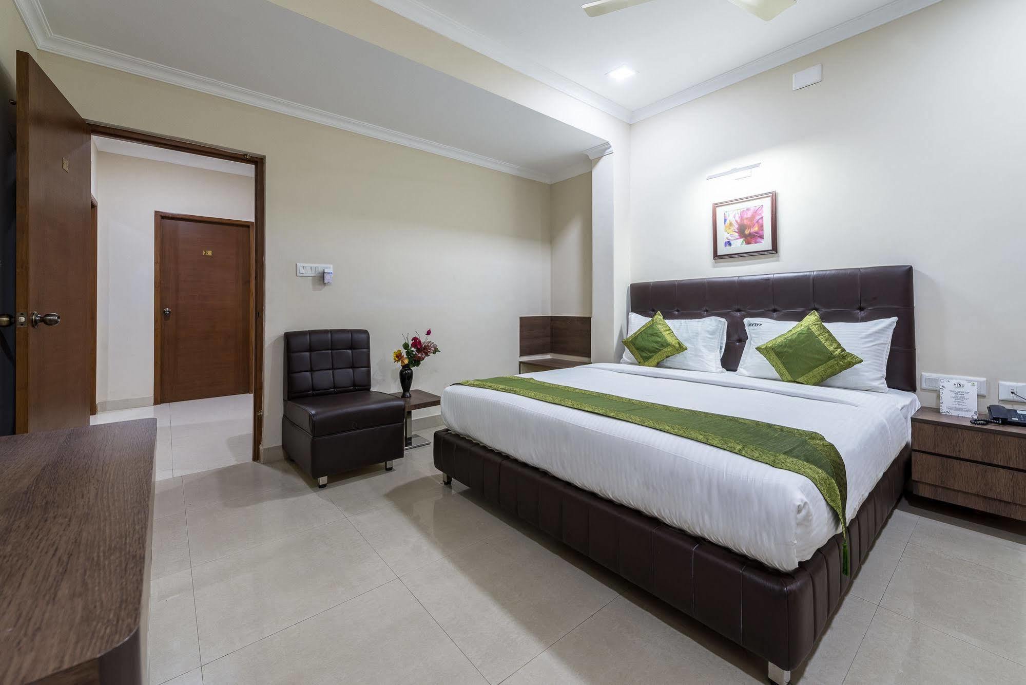Hotel Mount Kailash Suites Chennai Exteriör bild
